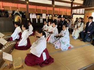 神前舞奉納20年になりました。心新たに奉納させて頂きました。