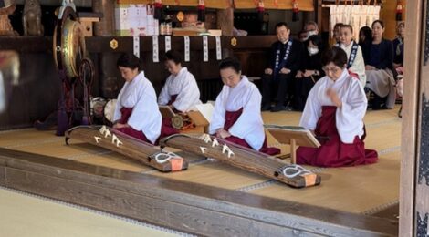 奉響会の「乱輪舌」を奉納演奏と神前舞研究会の「花鎮めの舞」を奉納させていただきました。